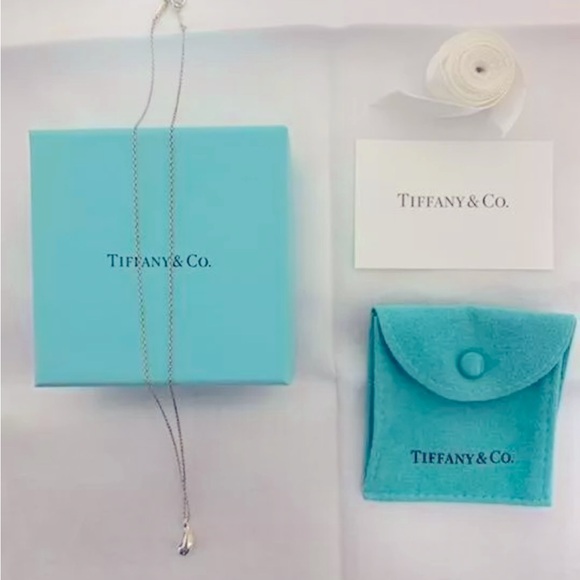 Tiffany &Co.  Teardrop  Necklace Sterling Silver 925 Pendant pre-loved With Box - Picture 1 of 7